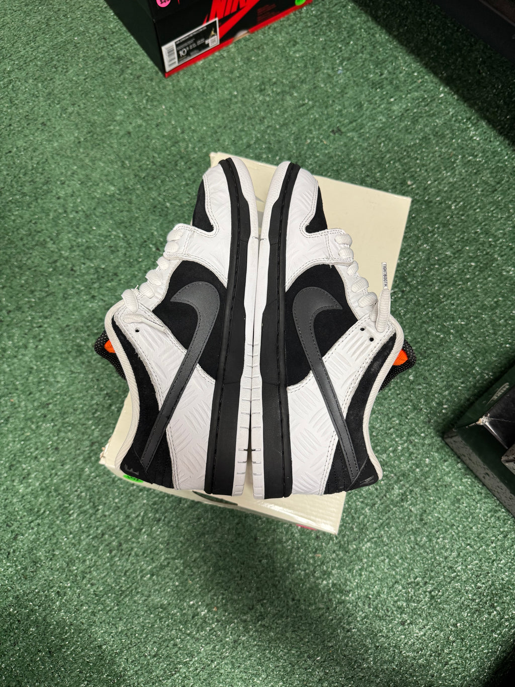 8m- Nike Dunk Low SB Tightbooth