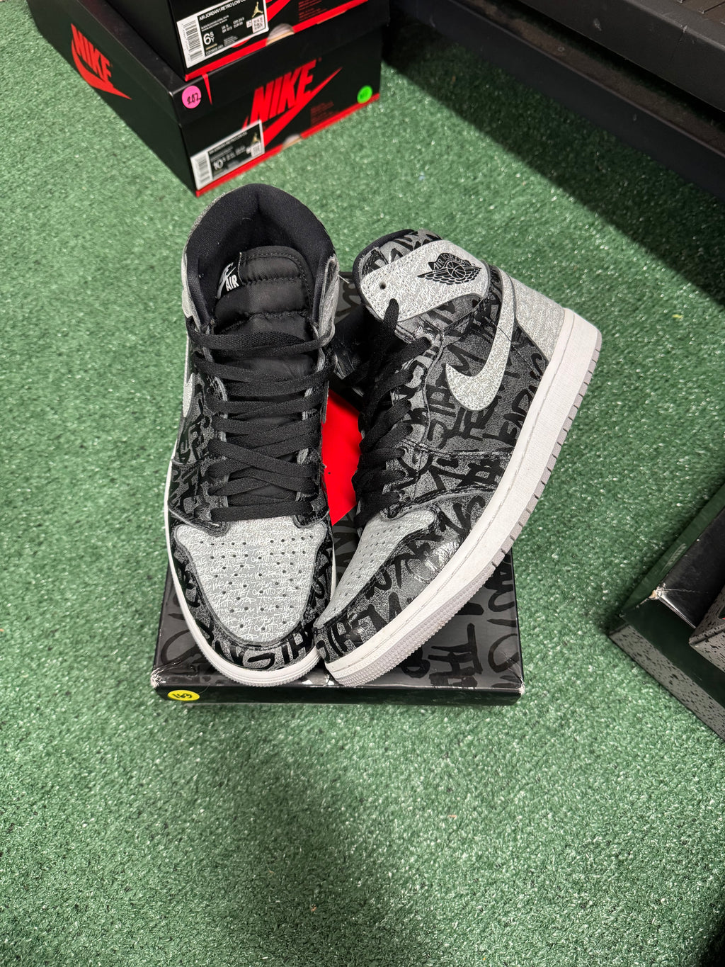 9.5m- Air Jordan 1 Retro High OG Rebellionaire