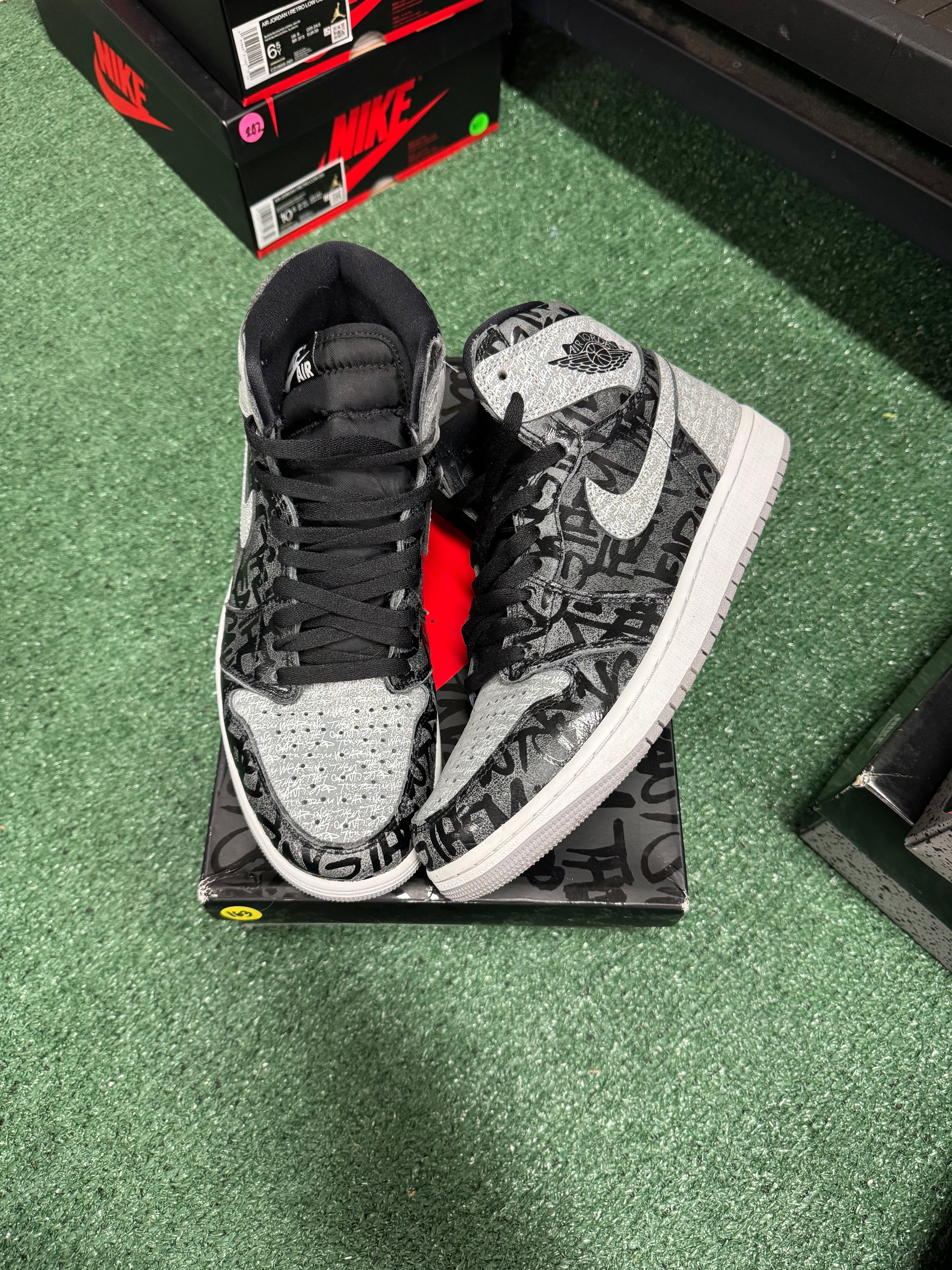 9.5m- Air Jordan 1 Retro High OG Rebellionaire
