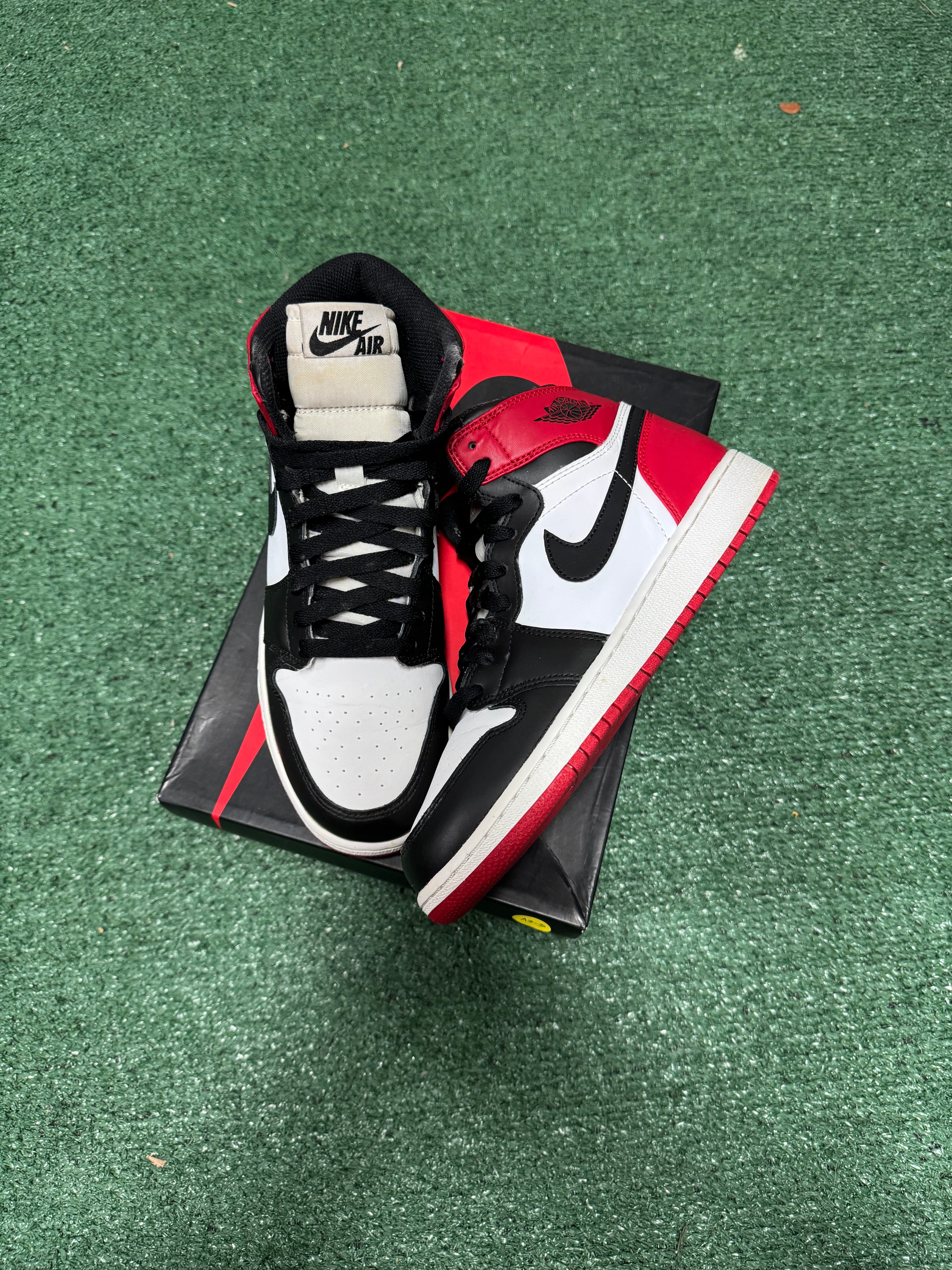 6y- Air Jordan 1 Retro High OG Black Toe