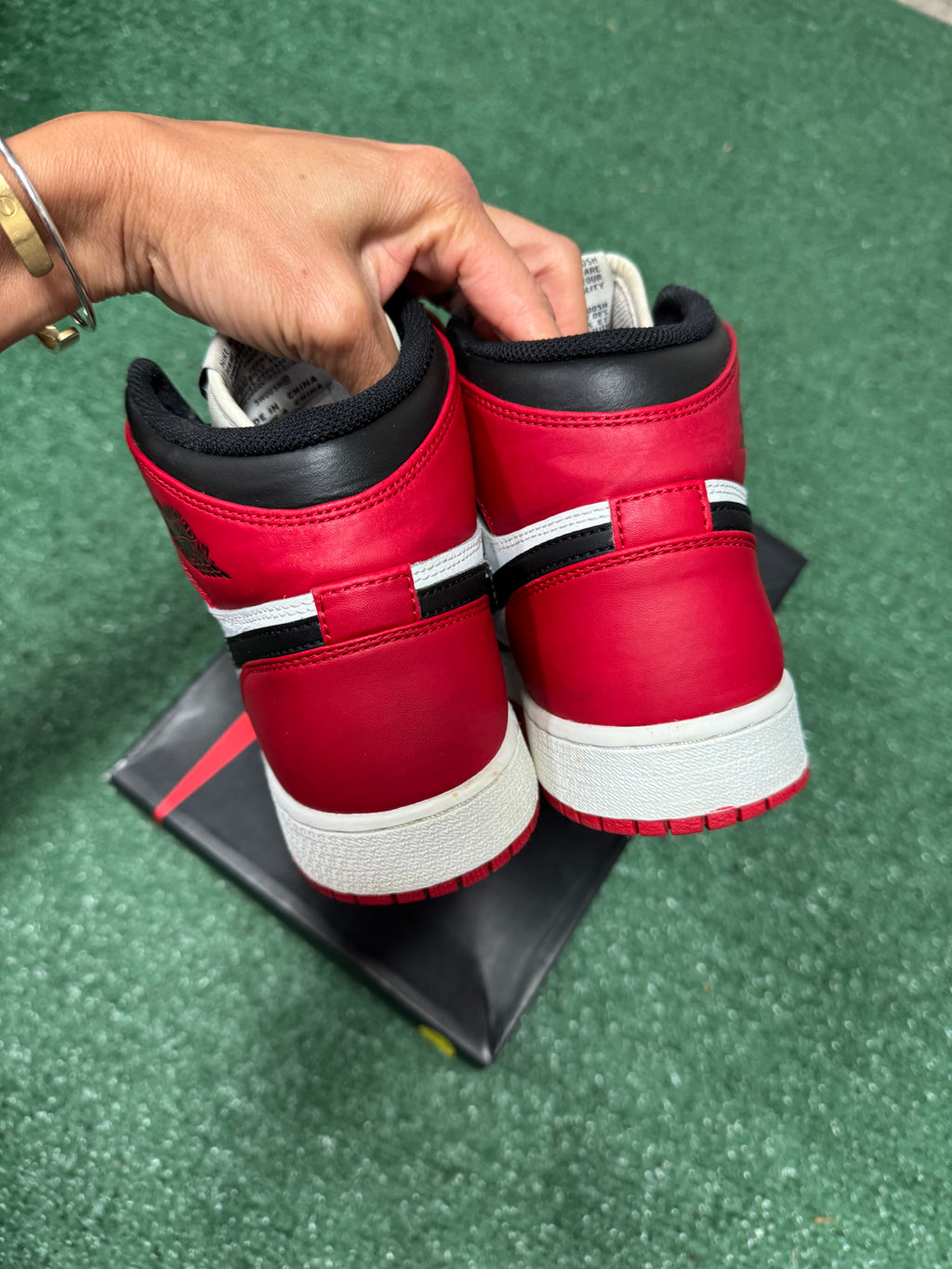 6y- Air Jordan 1 Retro High OG Black Toe