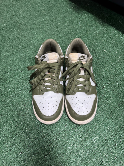 7.5w- Nike Dunk Low Olive