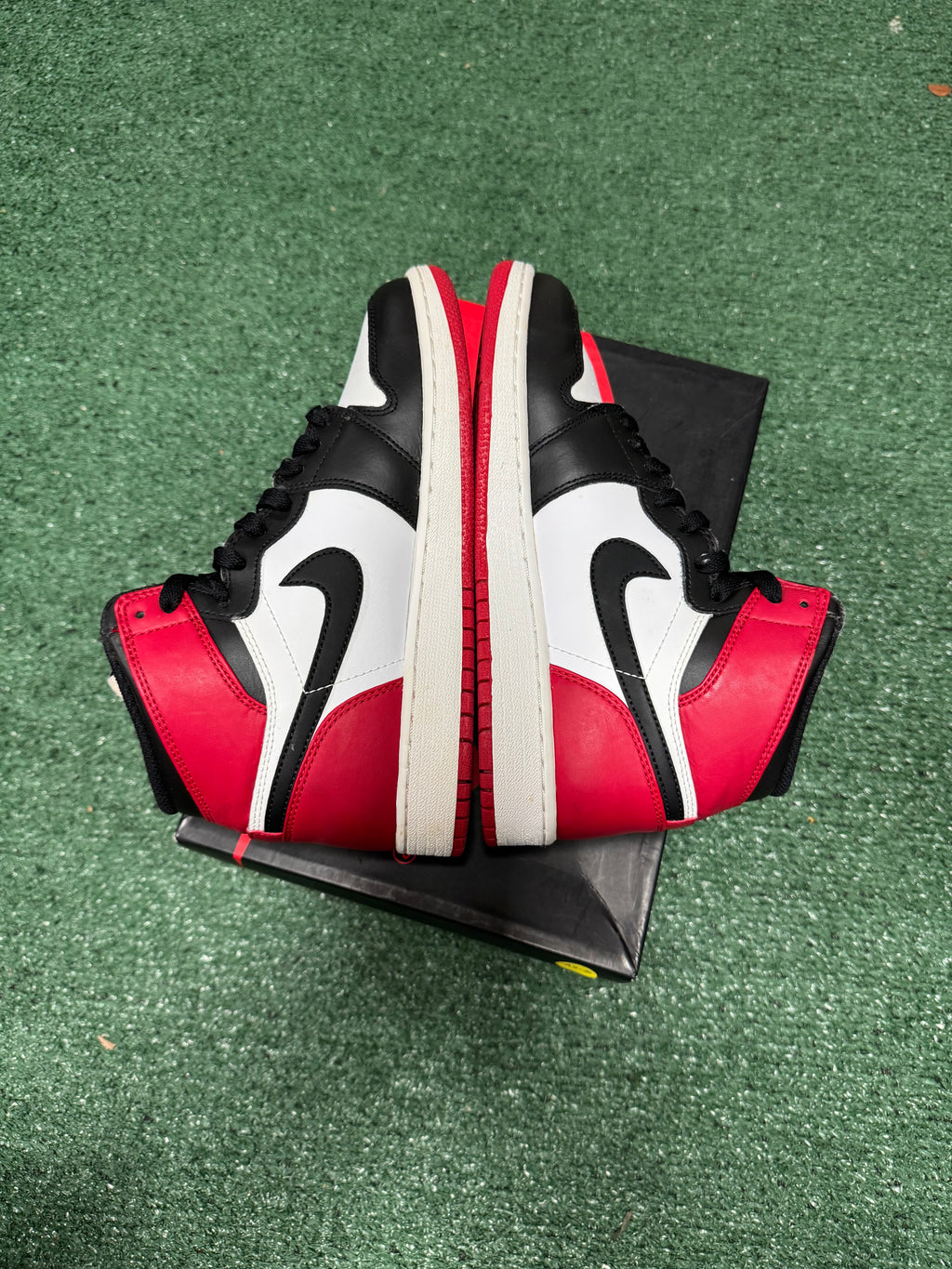 6y- Air Jordan 1 Retro High OG Black Toe