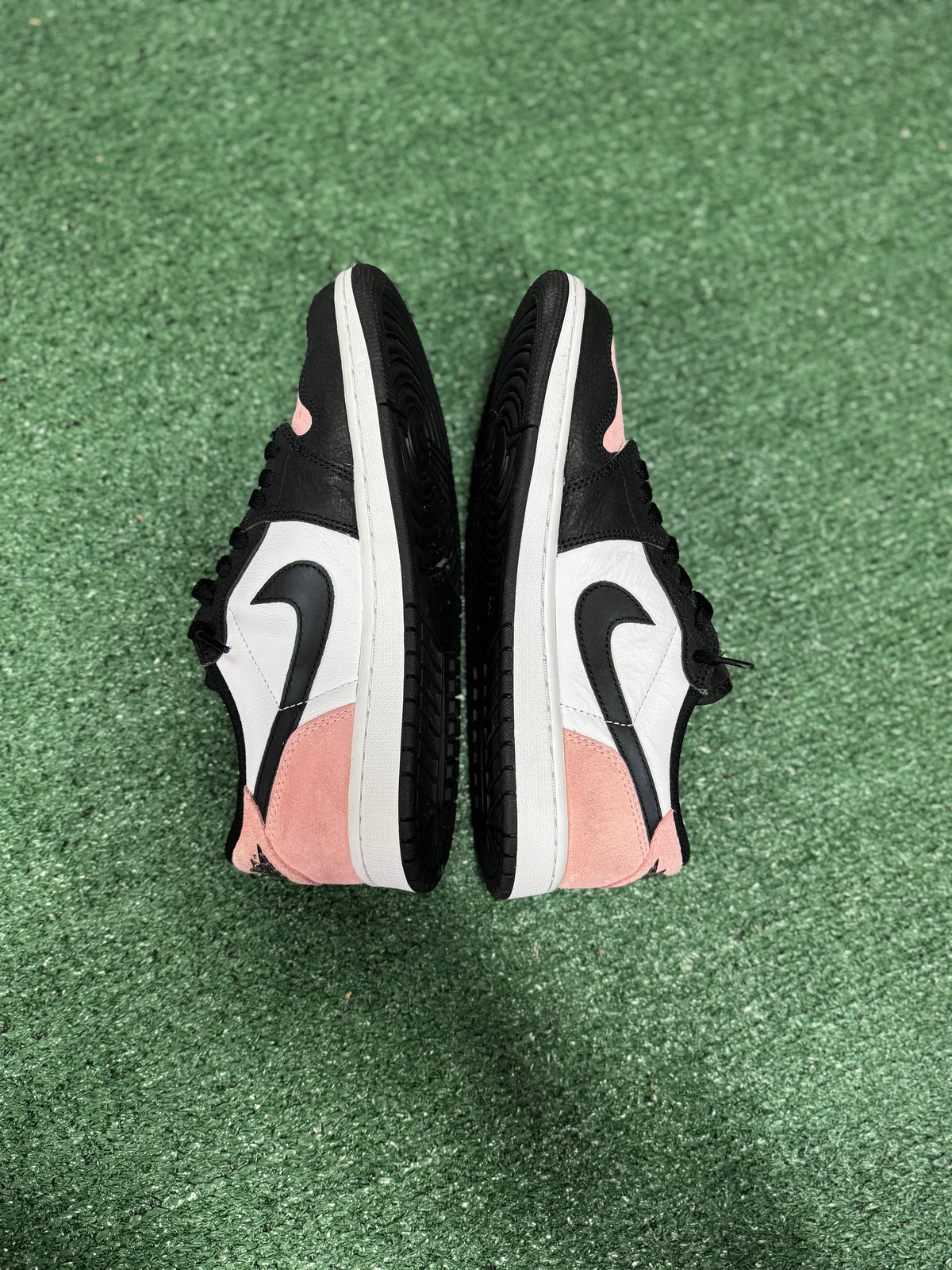 6.5y- Air Jordan 1 Low Bleached Coral