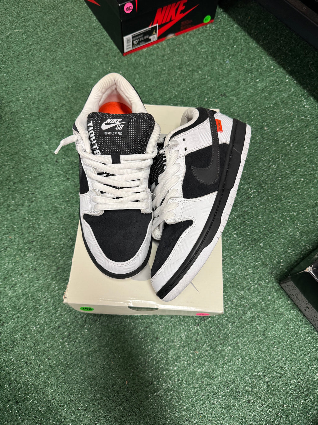 8m- Nike Dunk Low SB Tightbooth
