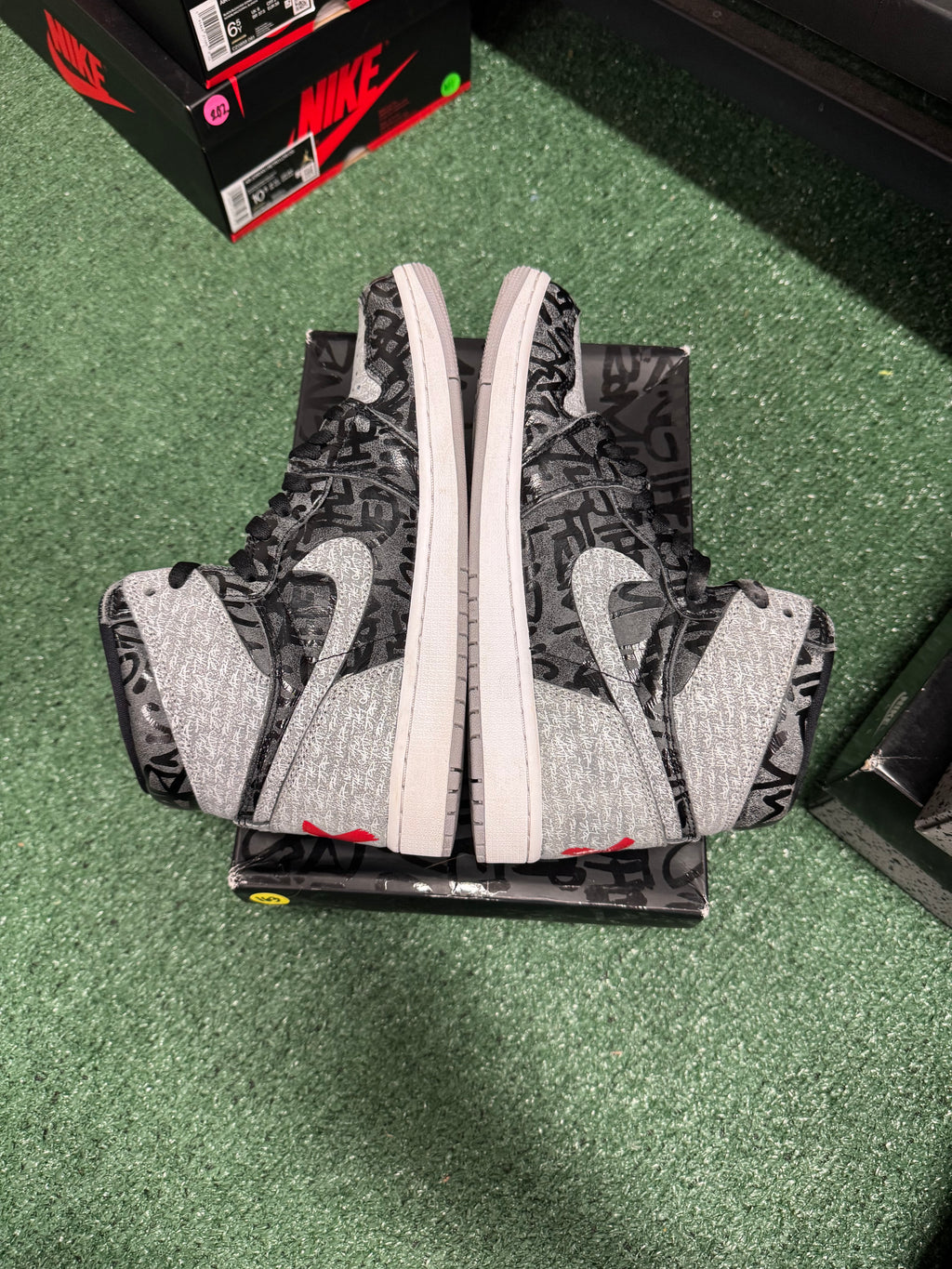 9.5m- Air Jordan 1 Retro High OG Rebellionaire
