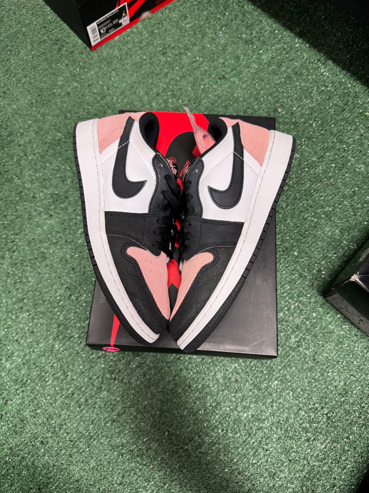 8m- Air Jordan 1 Low OG Bleached Coral