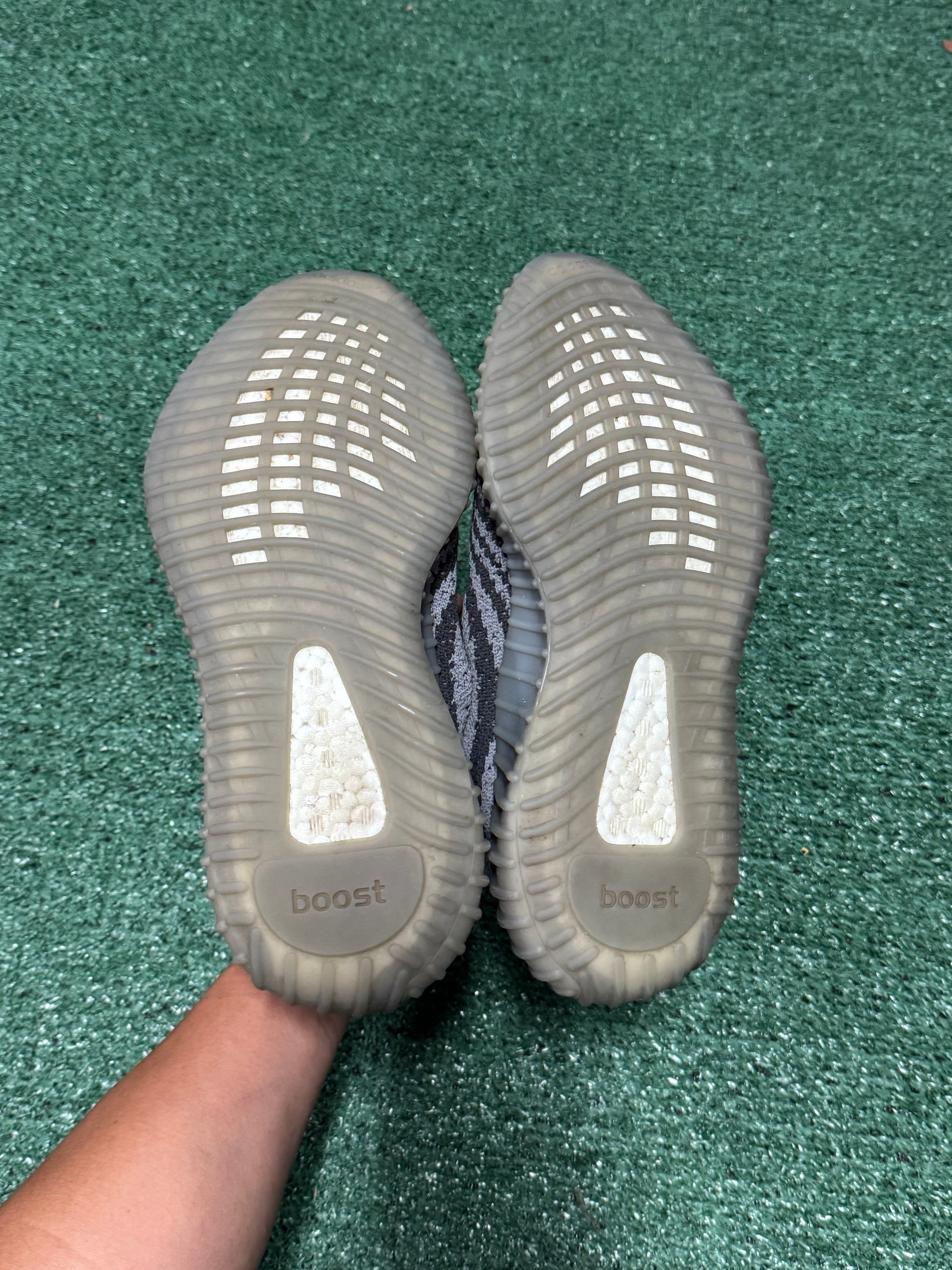 6m- Yeezy Boost 350 V2 Beluga 2.0
