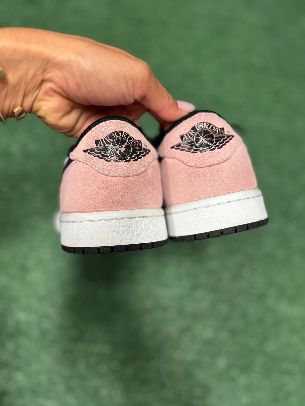 6.5y- Air Jordan 1 Low Bleached Coral