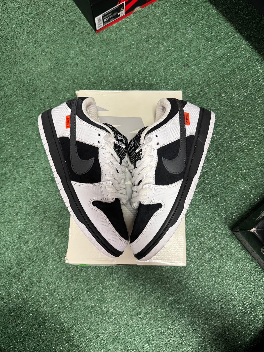8m- Nike Dunk Low SB Tightbooth