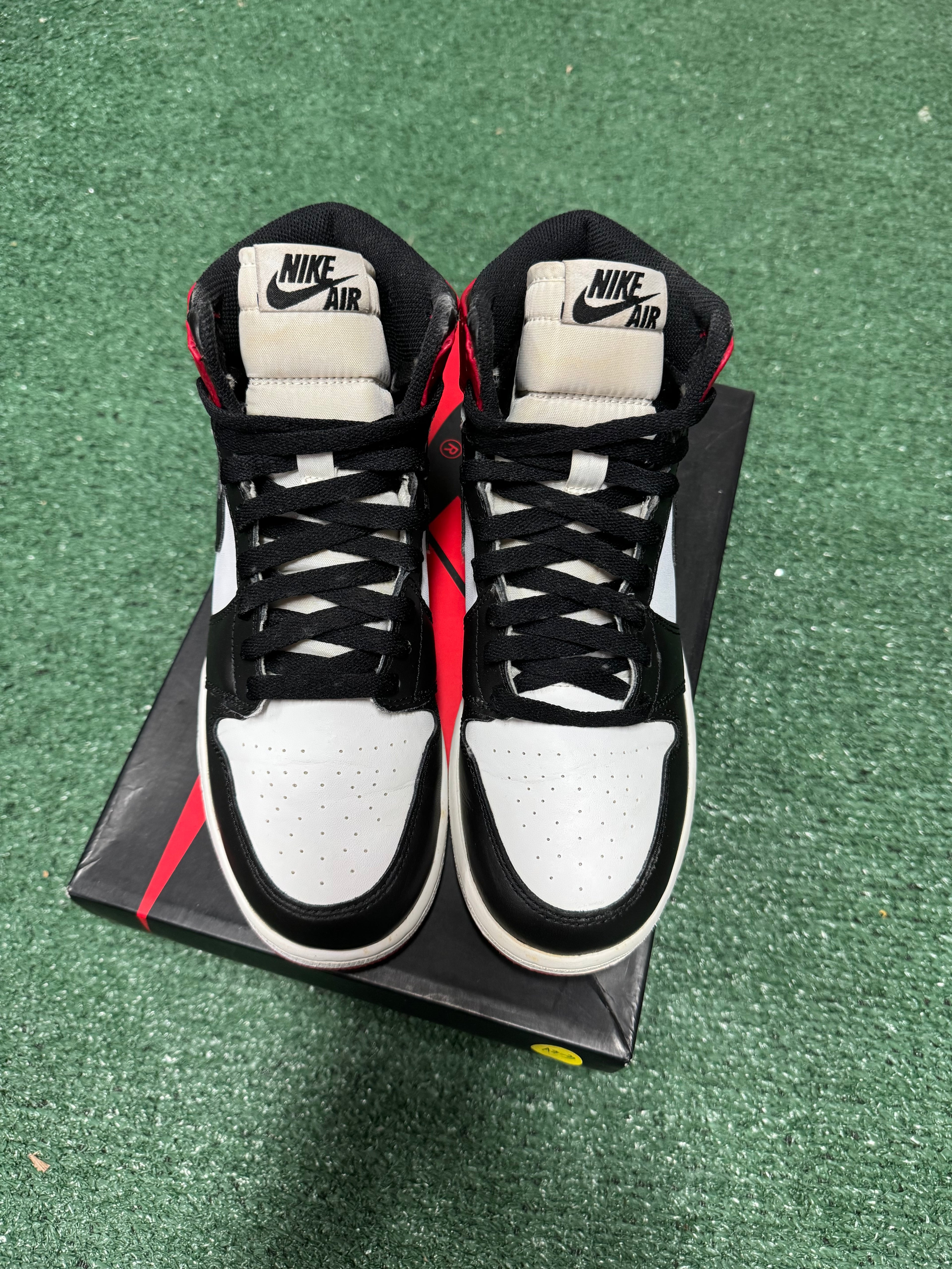 6y- Air Jordan 1 Retro High OG Black Toe