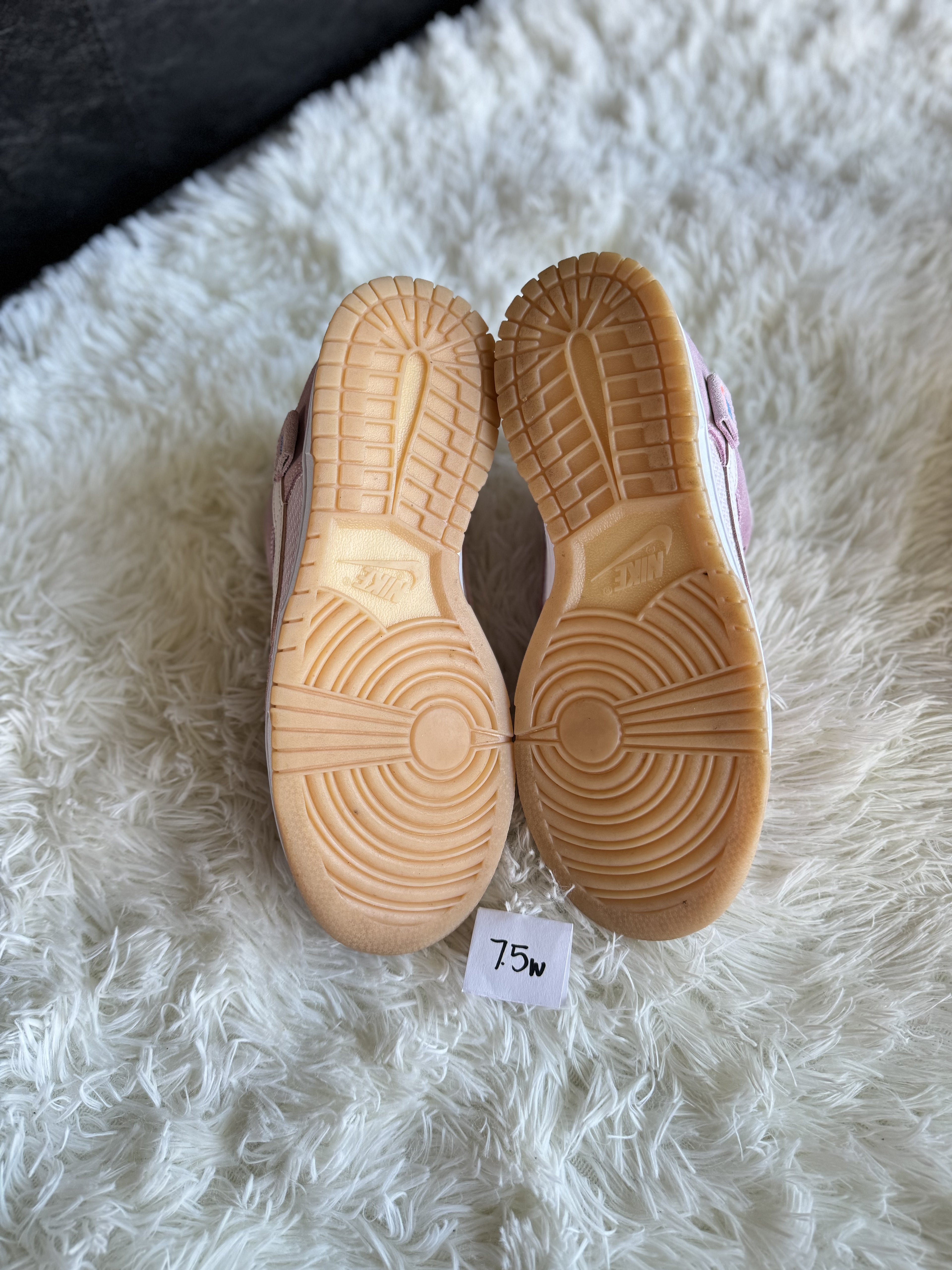 Nike Dunk Low SE Teddy Bear *