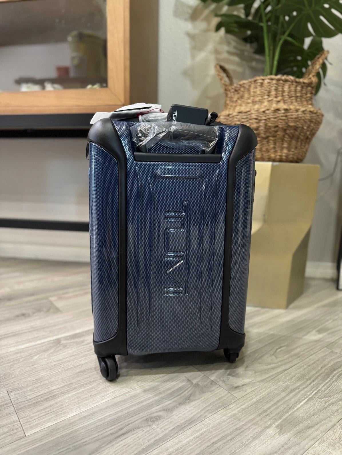 TUMI 22" Vapor Continental Carry On Hardcase Spinner Suitcase- Blue